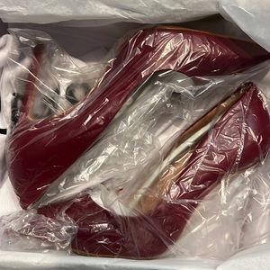 Schütz heels Lou nappa garnet color (dark red) 7.5 heels height 3.9 inches.